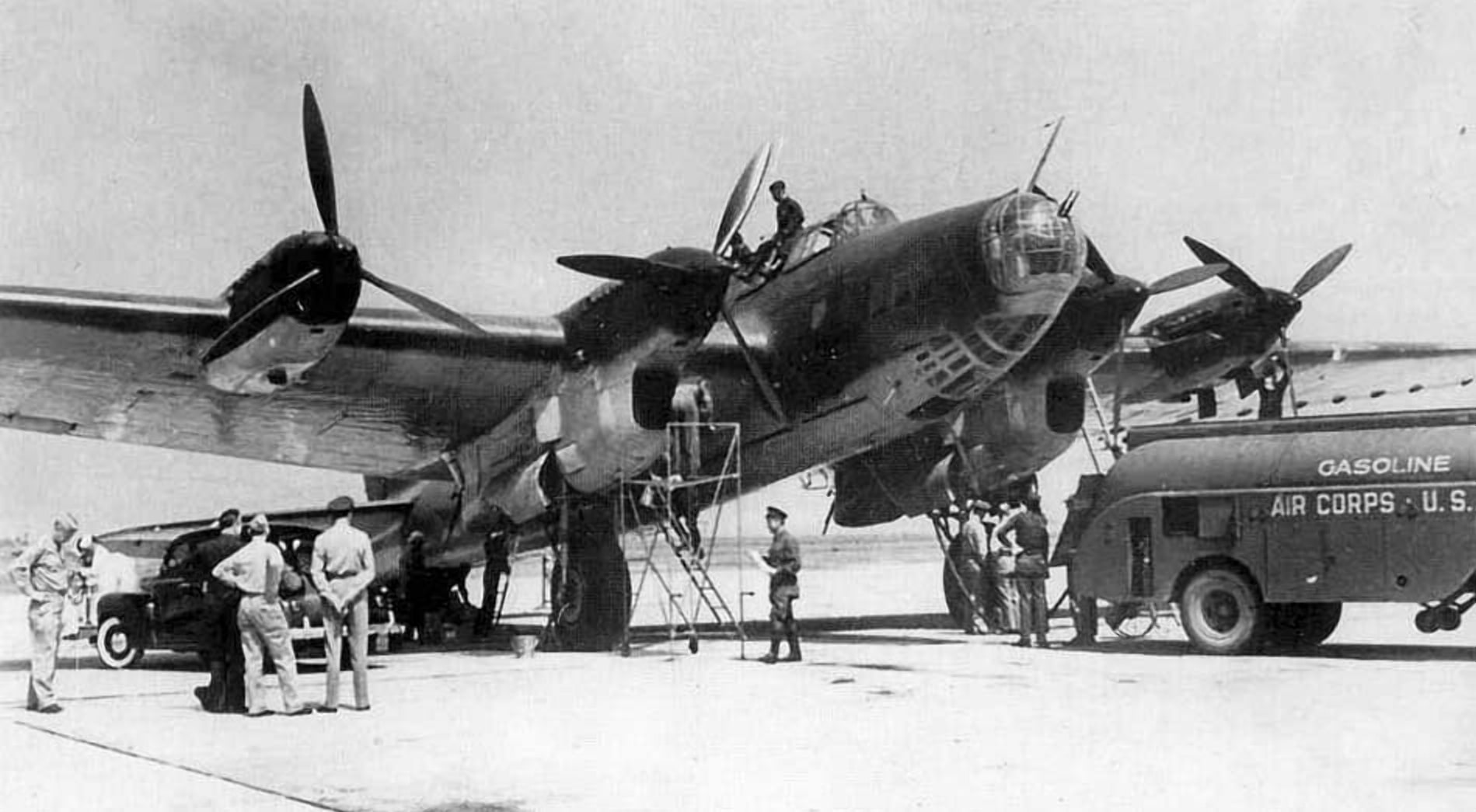 Самолет ПЕ-8 перевозчик золота во время войны