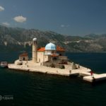 Часовня на острове в Черногории
