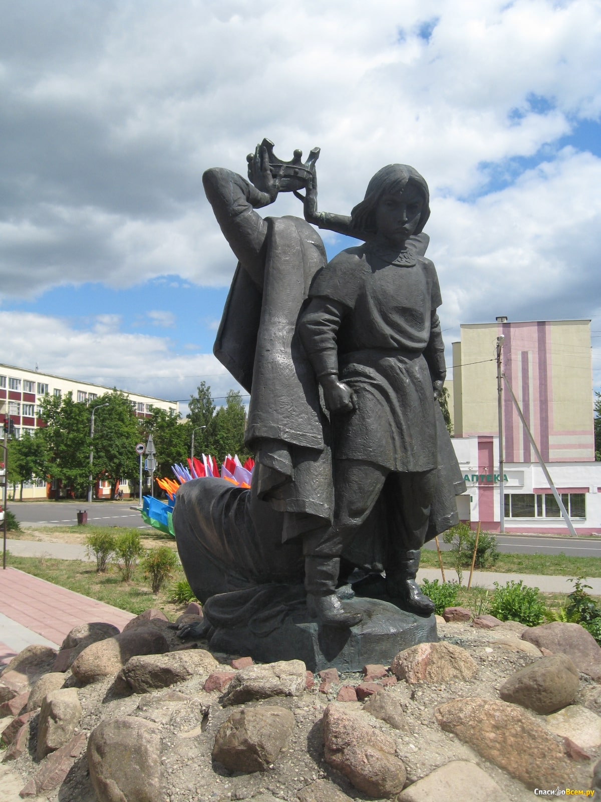 Памятник Изяславу и Рогнеде в Полоцке
