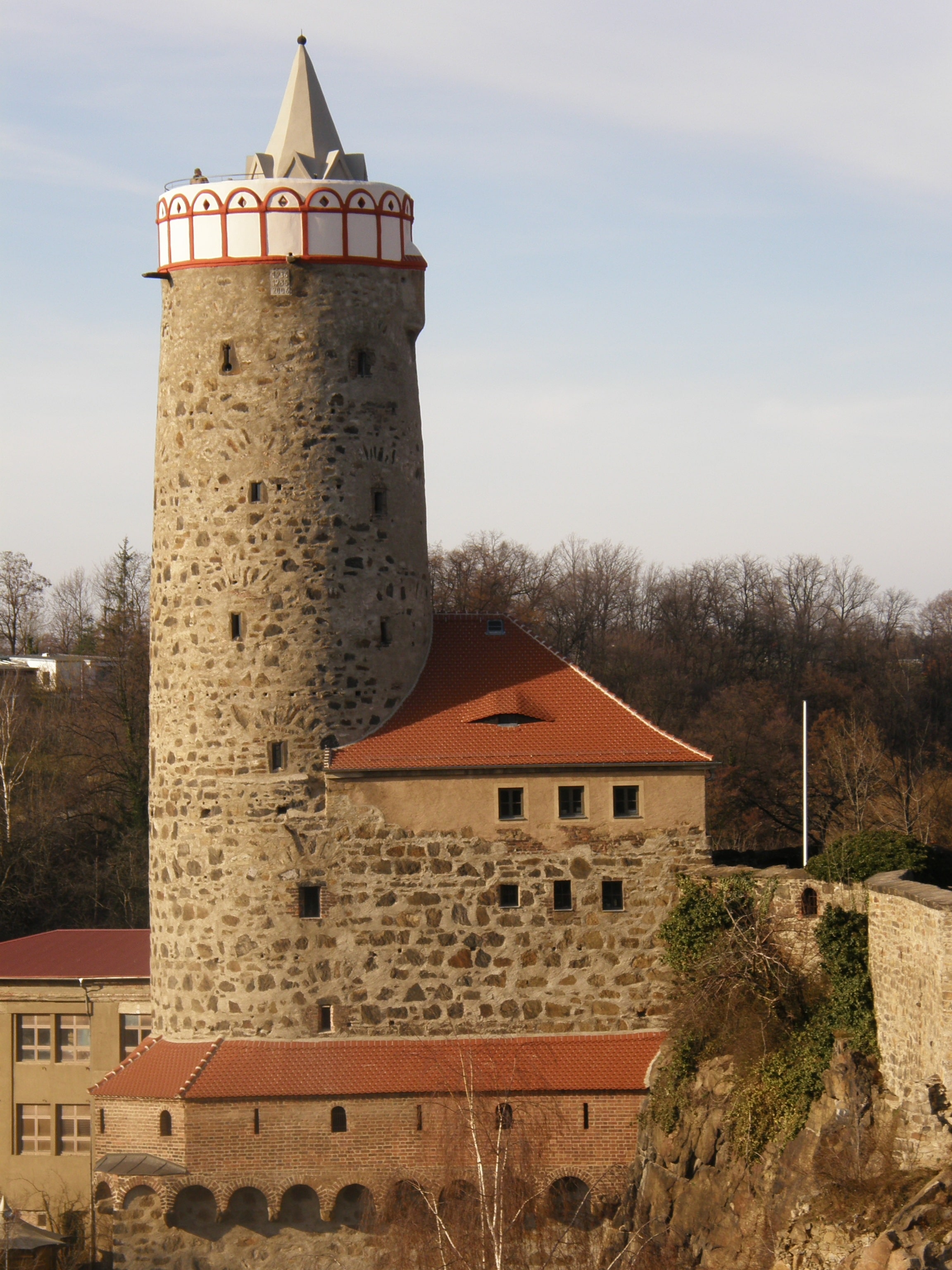 Башня строилась для строительства вокруг неё замка
