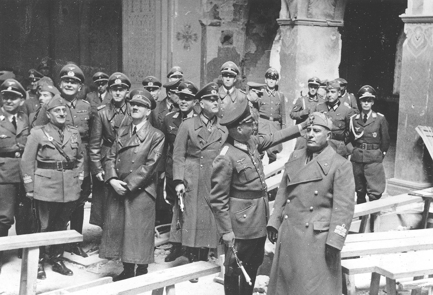 Гитлер и высшее руководства рейха в крепости