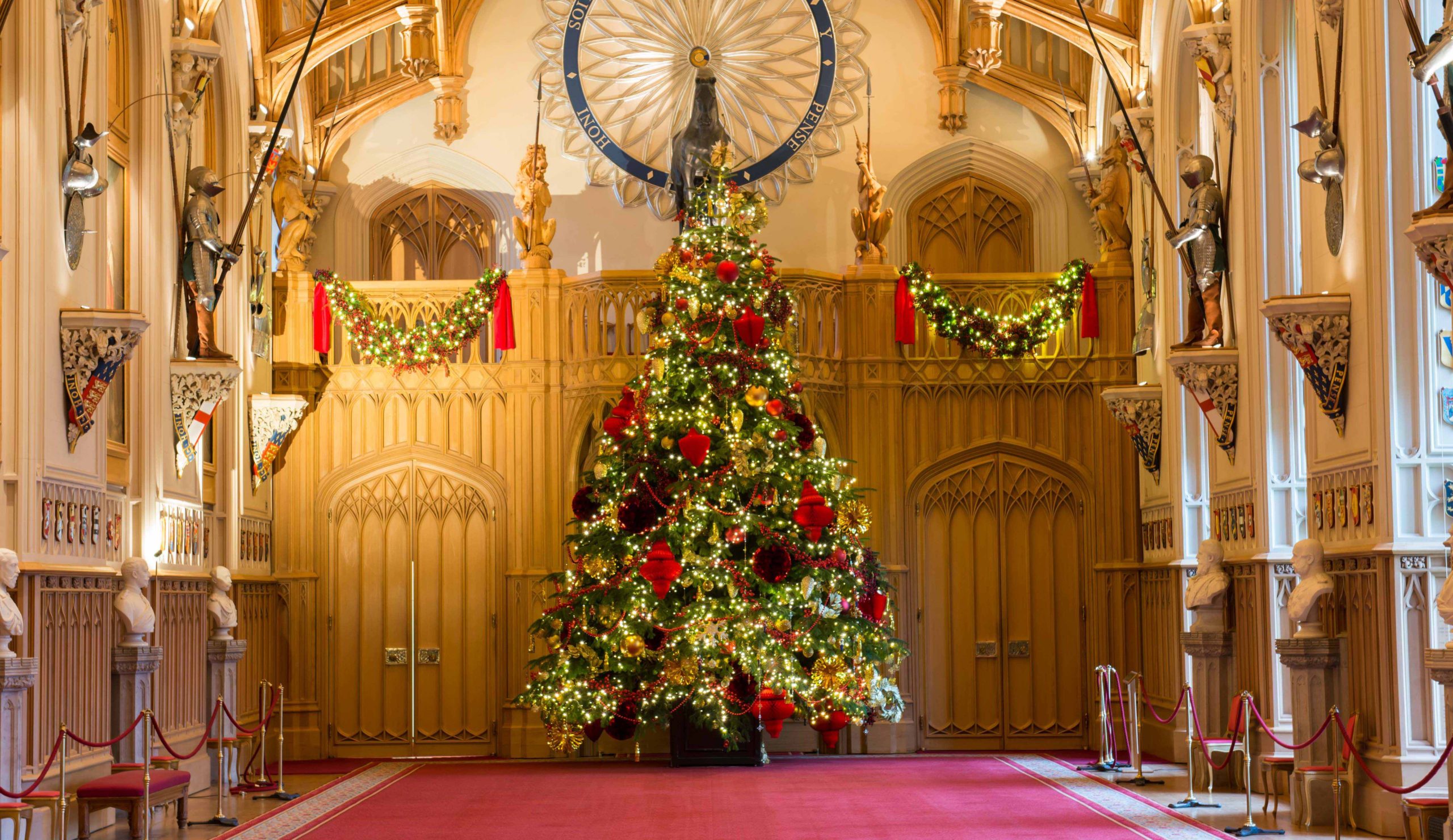 К началу 17 века рождественские ели украшали замки и дворцы знати