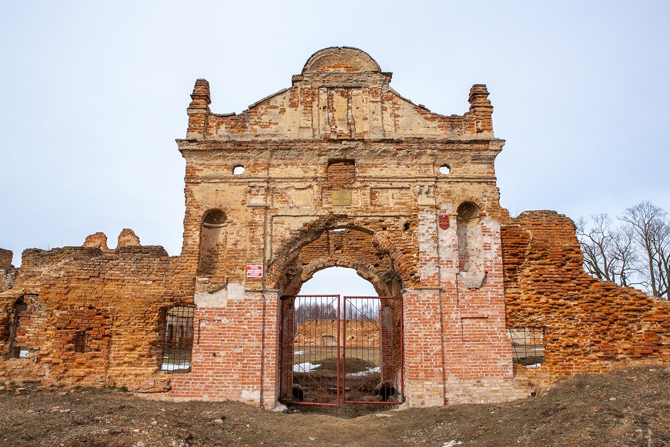Руины катезианского монастыря в Березе - место захоронения человека привезшего в ВКЛ картофель