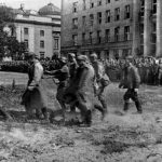 22 июня, вечер, немцы сгоняют бойцов РККА для отправки в лагерь
