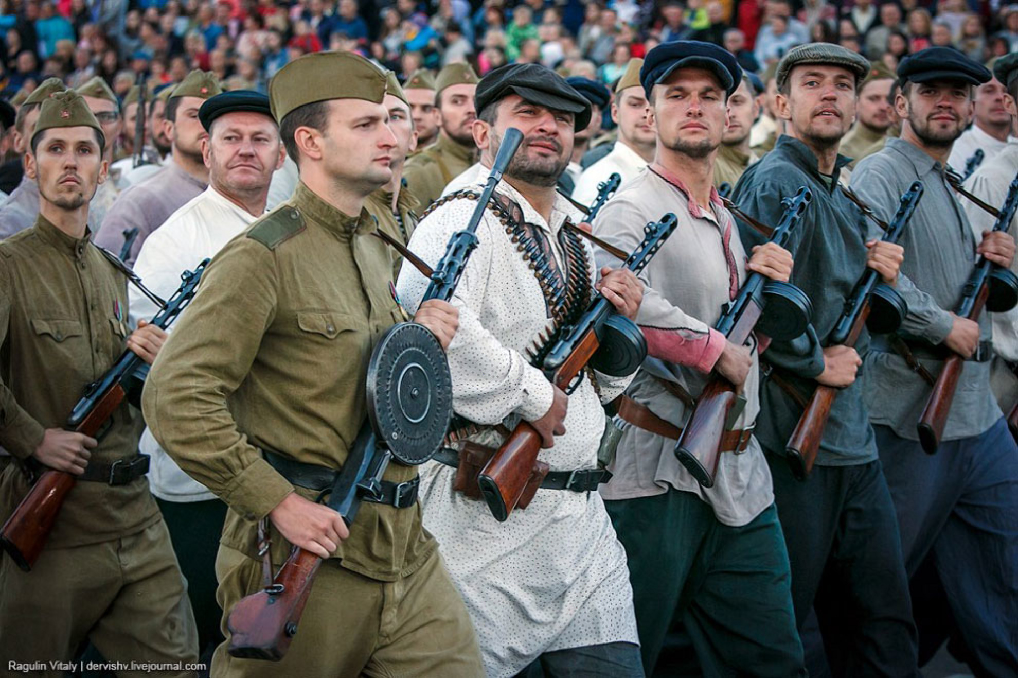 Внуки и правнуки белорусских партизан, возможно со своим оружием