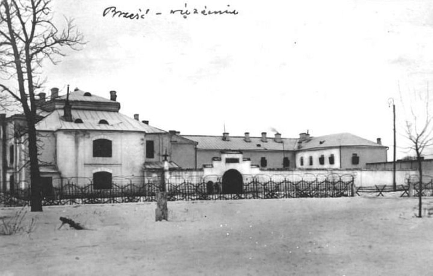 Старинный монастырь переделанный в тюрьму