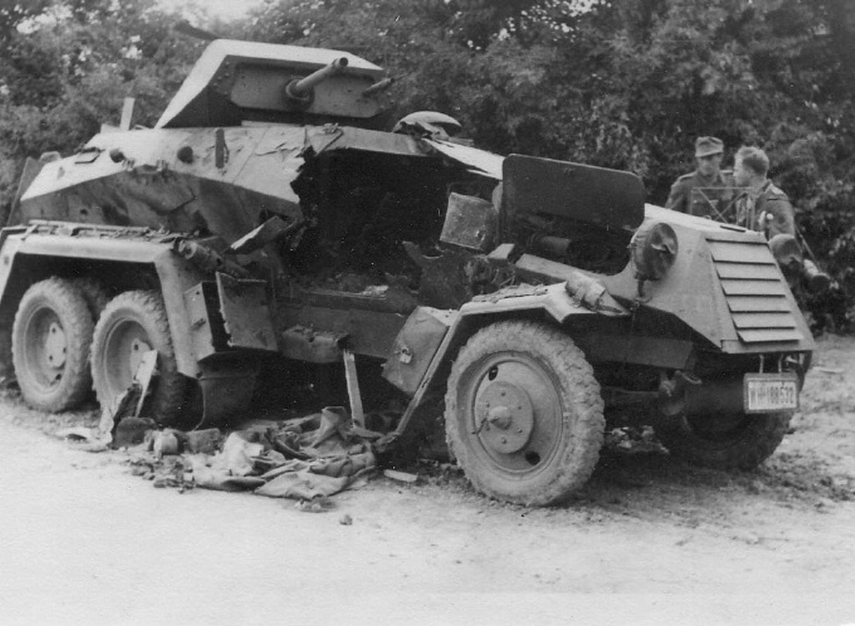 Подбитый немецкий бронеавтомобиль