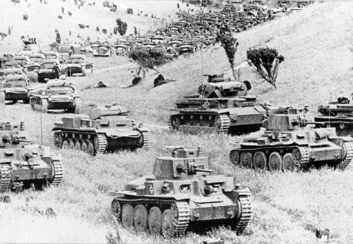 Немецкие танковые дивизии отрезали окружили советскую группировку