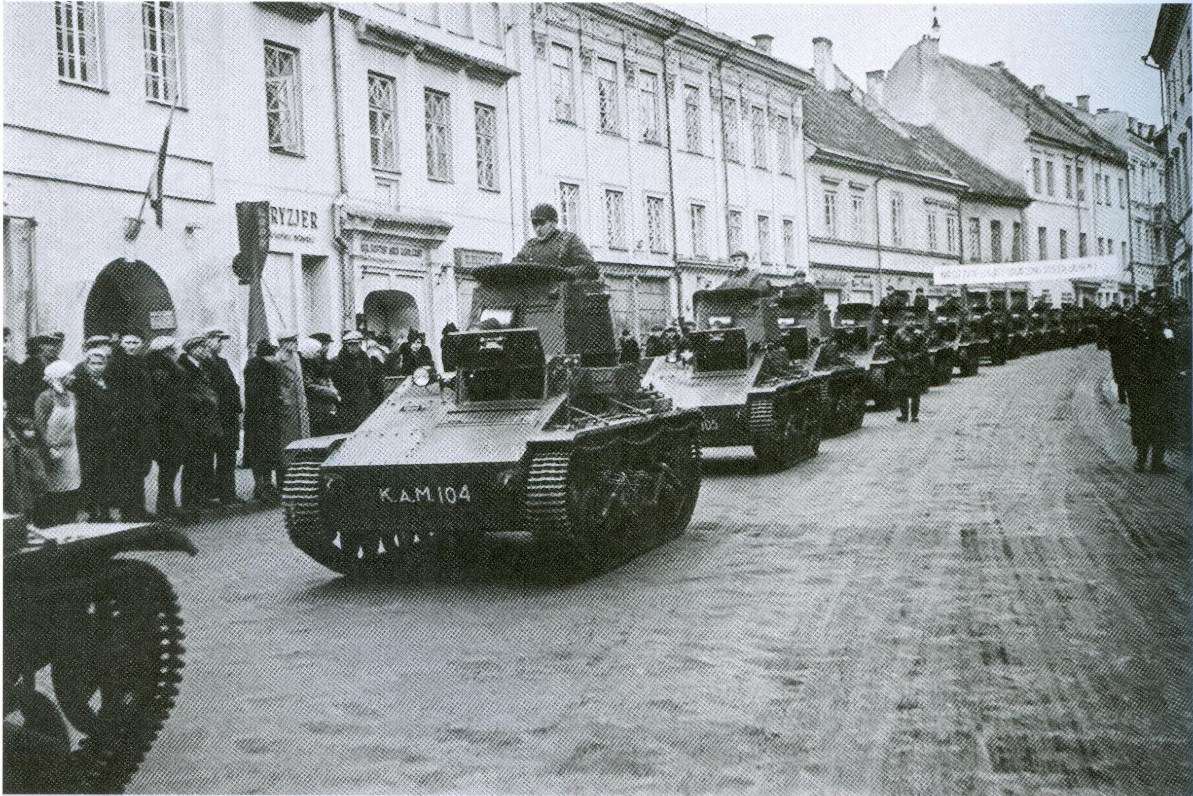 Литовская армия входит в Вильно по договоренности с СССР