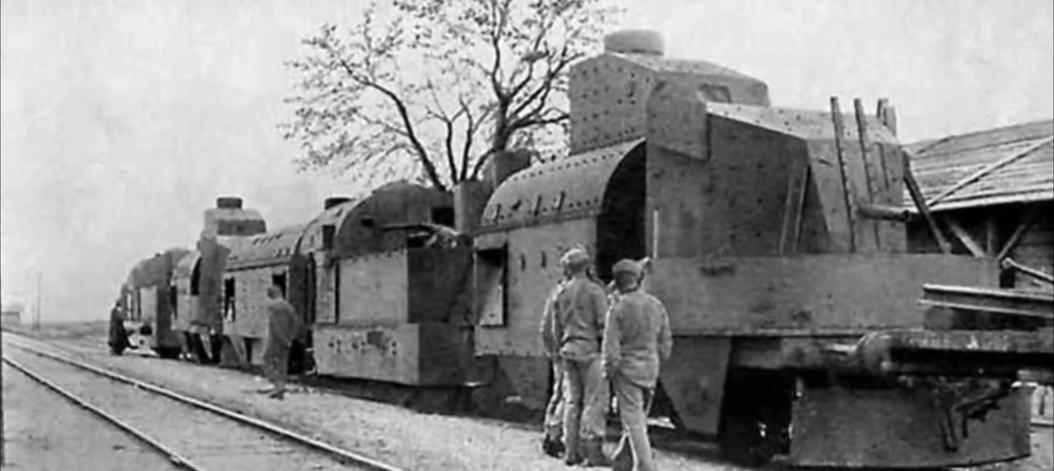Однотипный польский бронепоезд без зенитной площадки и бронированного салона на станции Брест-4