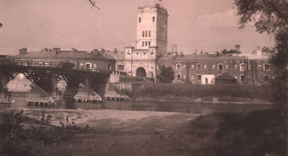 Вид казармы 132-го батальона НКВД от Тереспольских ворот