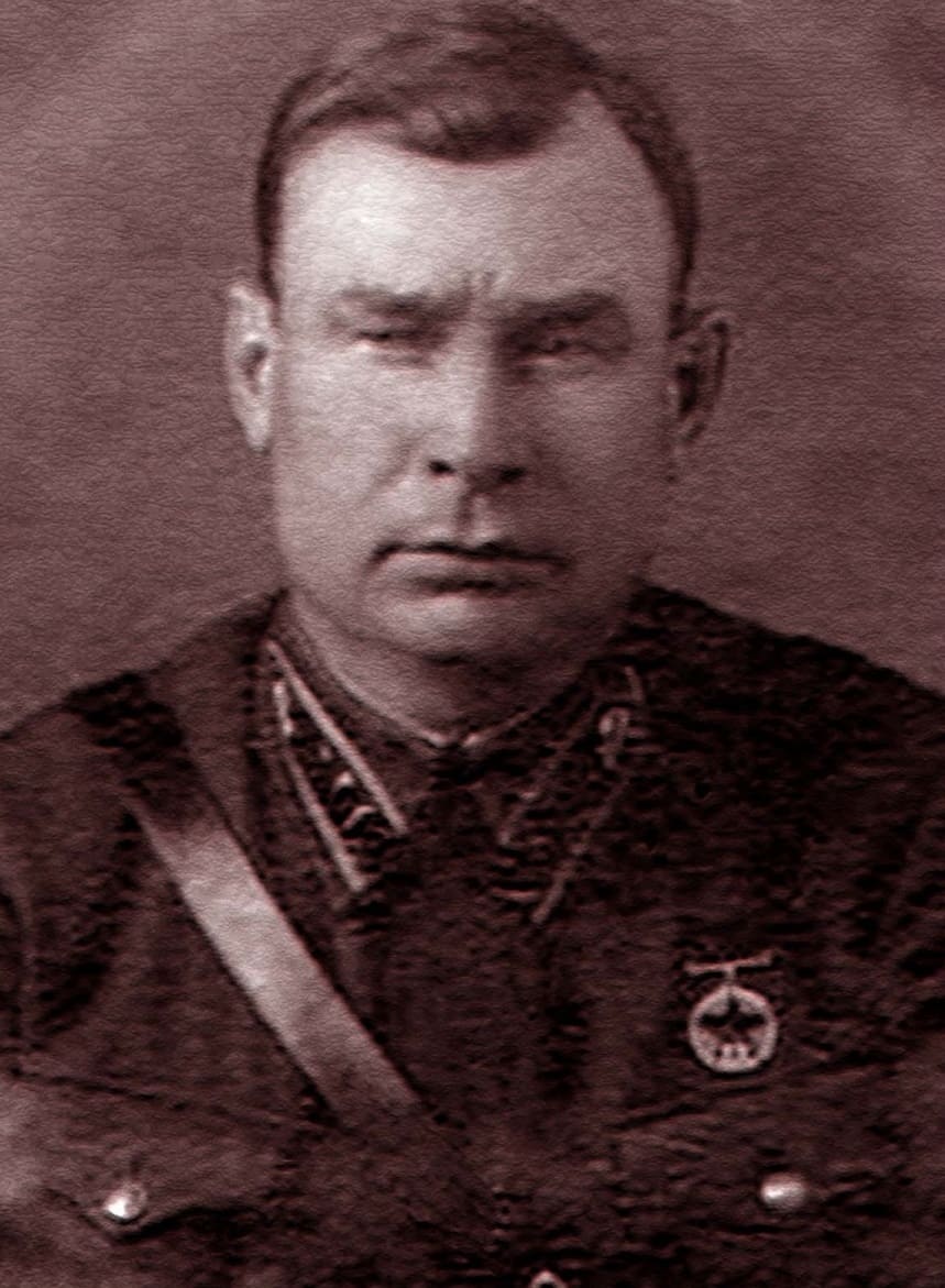 Командир 27-ой танковой дивизии полковник Ахманов