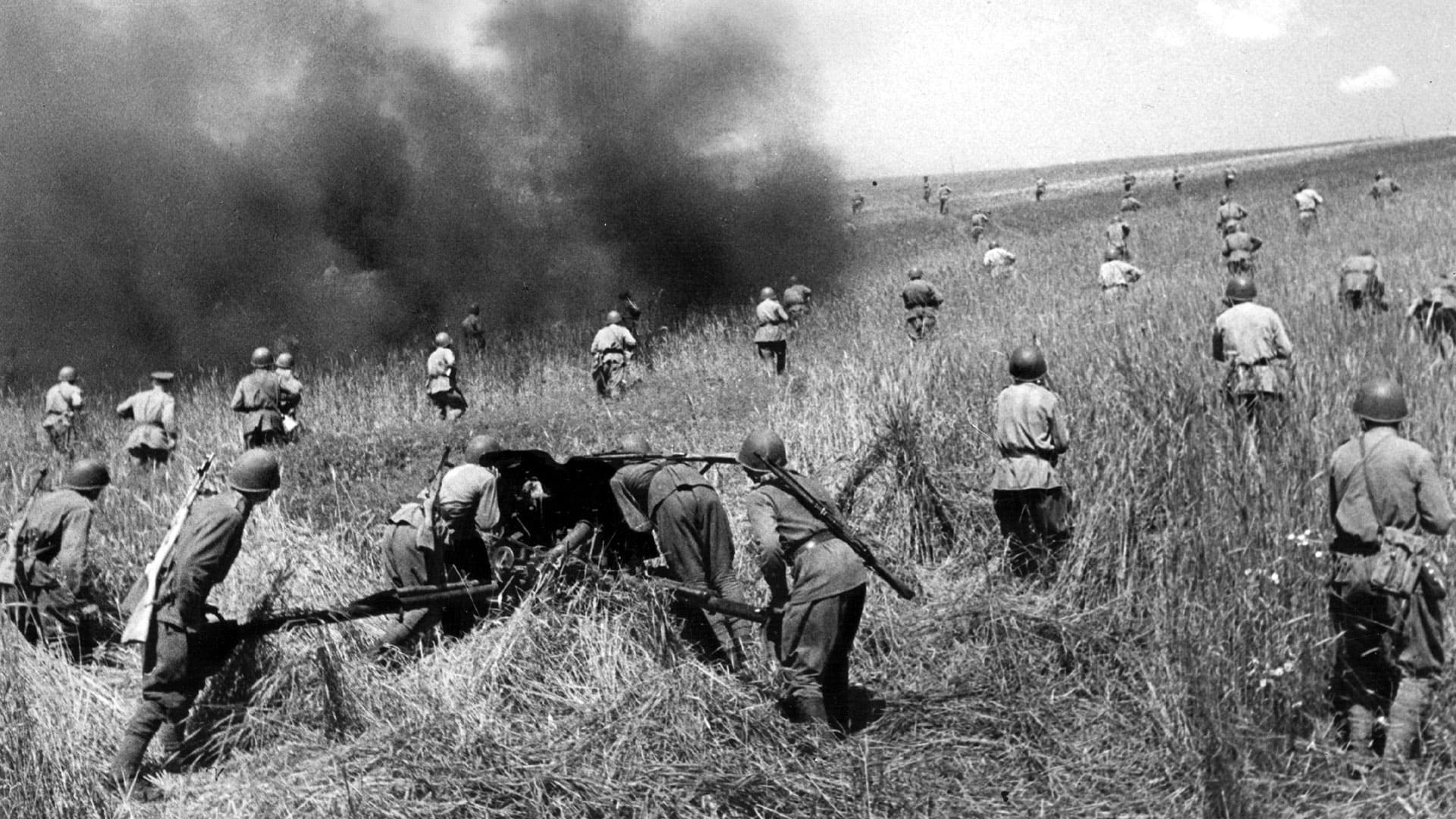 Нападение на поле. Отступление красной армии 1941. Битва в Киеве 1941.