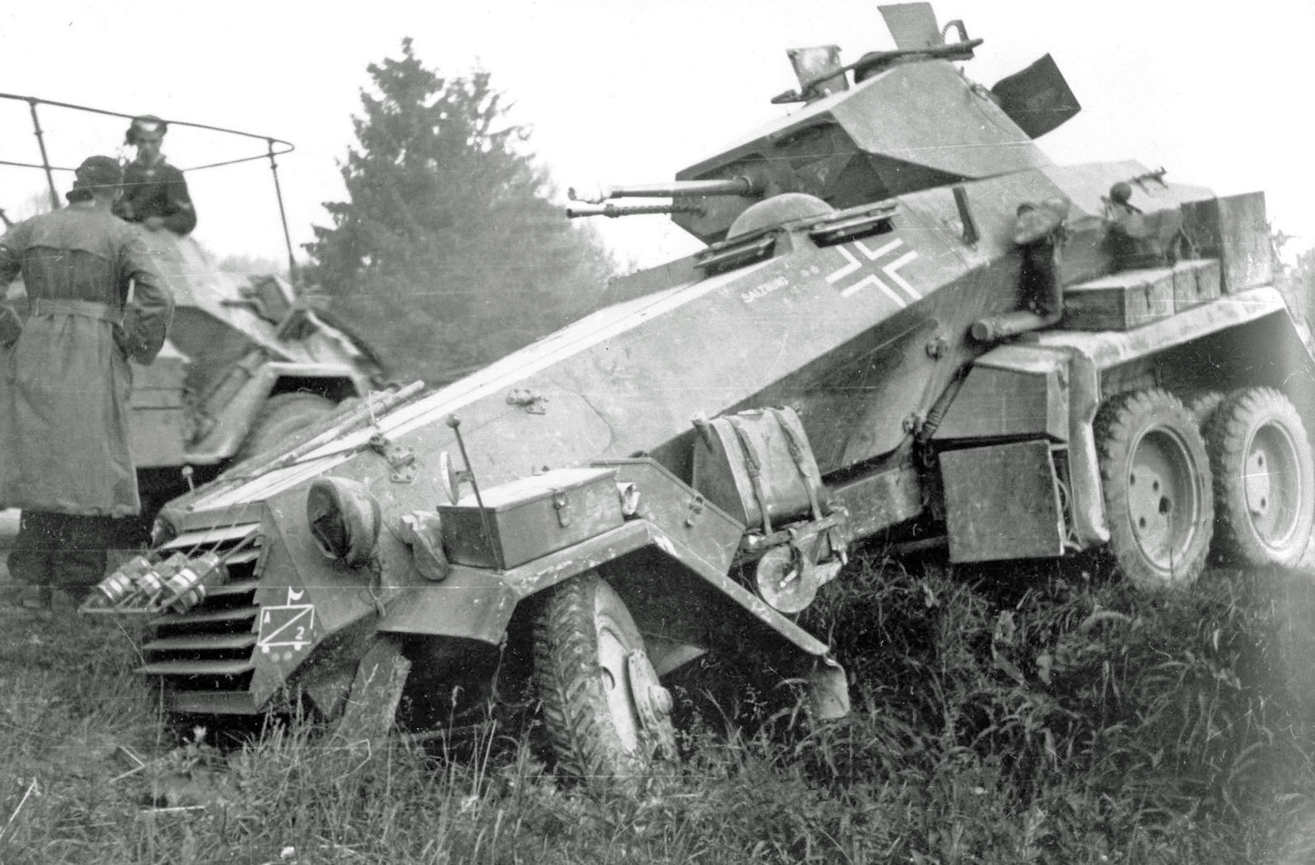 Подбитые немецкие бронеавтомобили