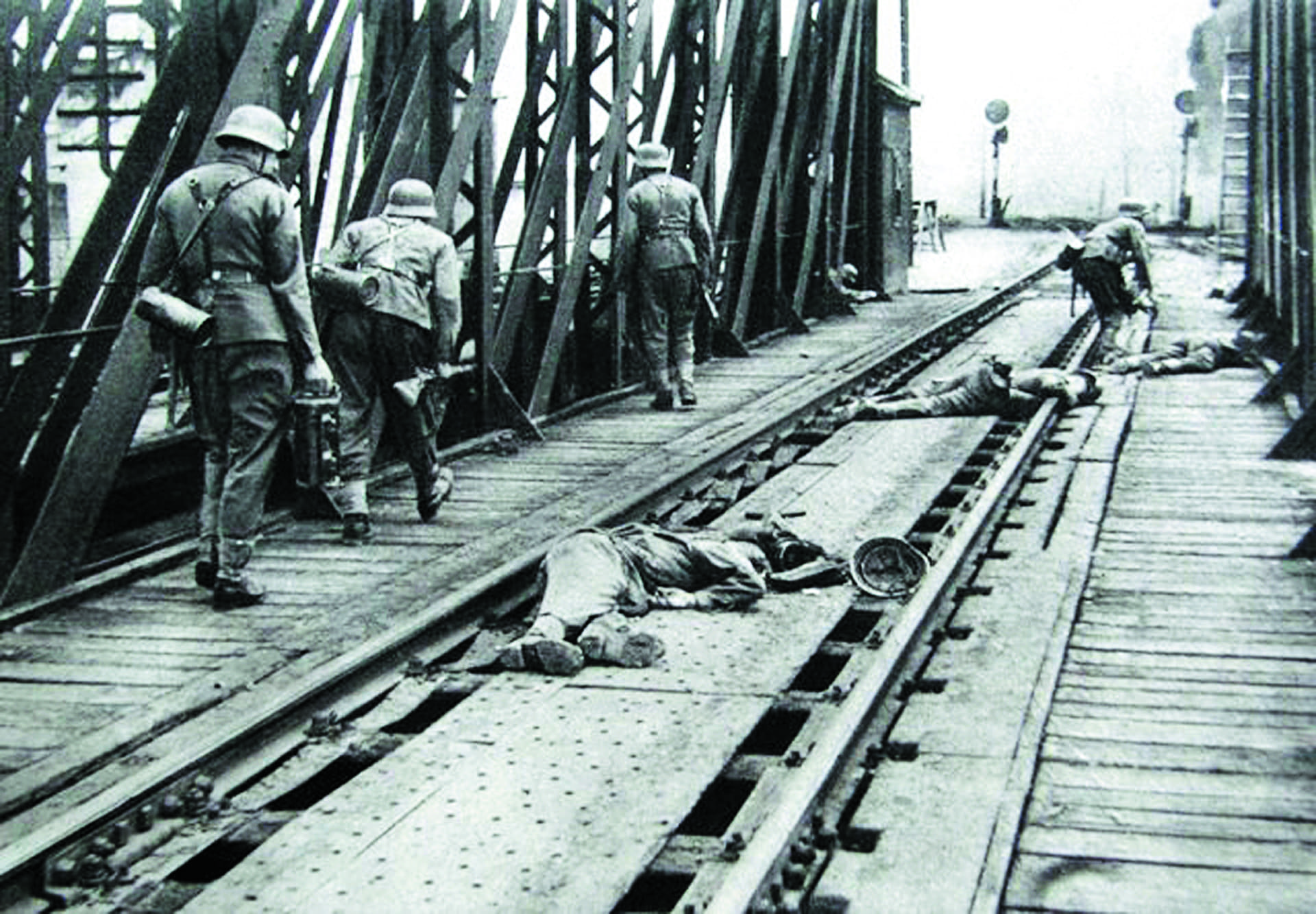 Через захваченные мосты немцы смогли перебросить резервы