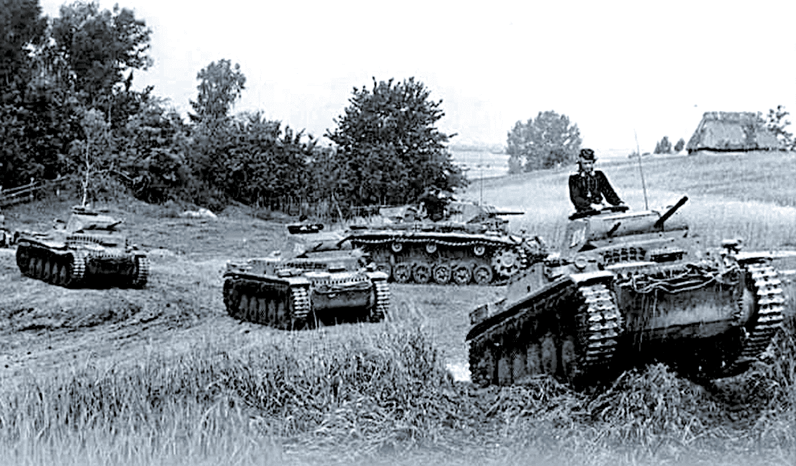 Танковые дивизии обхватили Брест с двух сторон