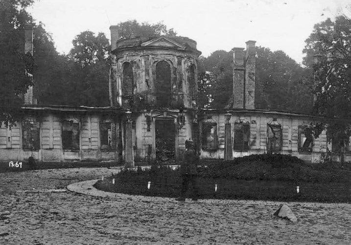 Разрушенный дворец в 1940 году